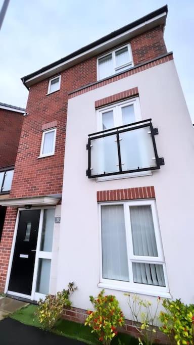 3 Stories, 5 Bedroom House In Prime Location With Balcony And Shared Garden Liverpool Luaran gambar