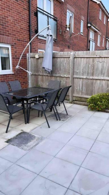 3 Stories, 5 Bedroom House In Prime Location With Balcony And Shared Garden Liverpool Luaran gambar