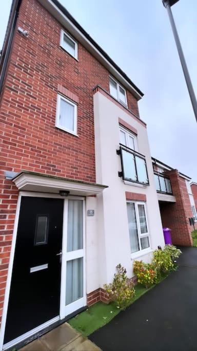 3 Stories, 5 Bedroom House In Prime Location With Balcony And Shared Garden Liverpool Luaran gambar