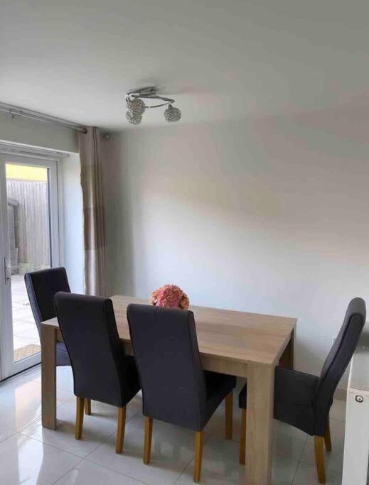 3 Stories, 5 Bedroom House In Prime Location With Balcony And Shared Garden Liverpool Luaran gambar