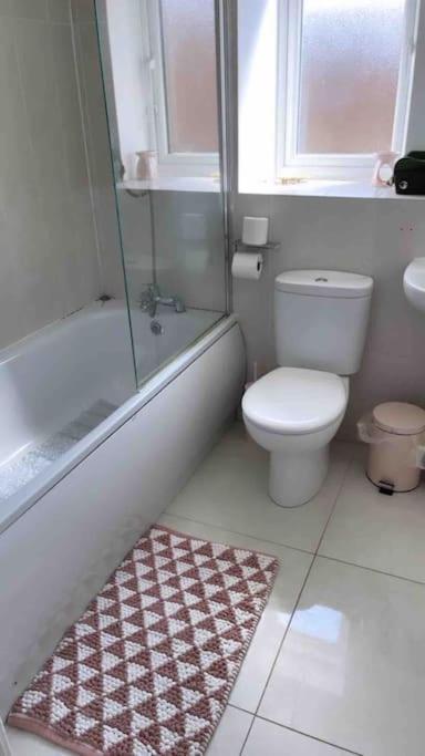 3 Stories, 5 Bedroom House In Prime Location With Balcony And Shared Garden Liverpool Luaran gambar